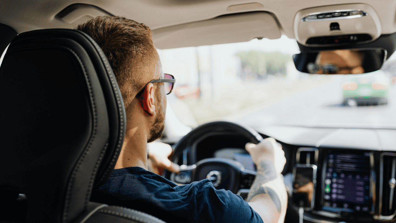 Autopremie voor jongste bestuurders stijgt naar bijna € 3.000,- per jaar