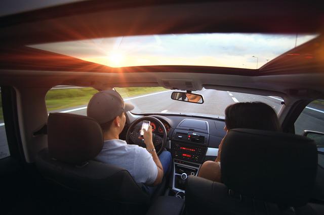 Niets verdeelt mannen en vrouwen zo heerlijk als de auto. Maar hoe zit het nou echt?
